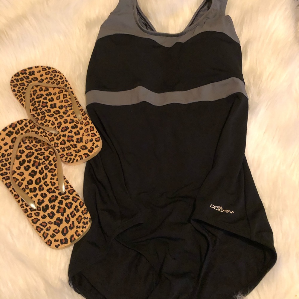 Dolphin ✅3/$15 in bundles of 3 or more) exp 11/30/23